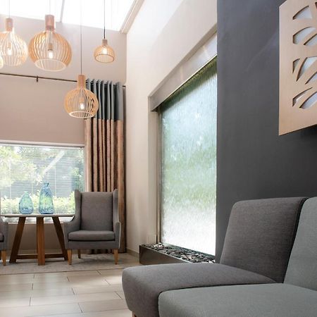 Palm Park Hotel Lephalale Екстериор снимка