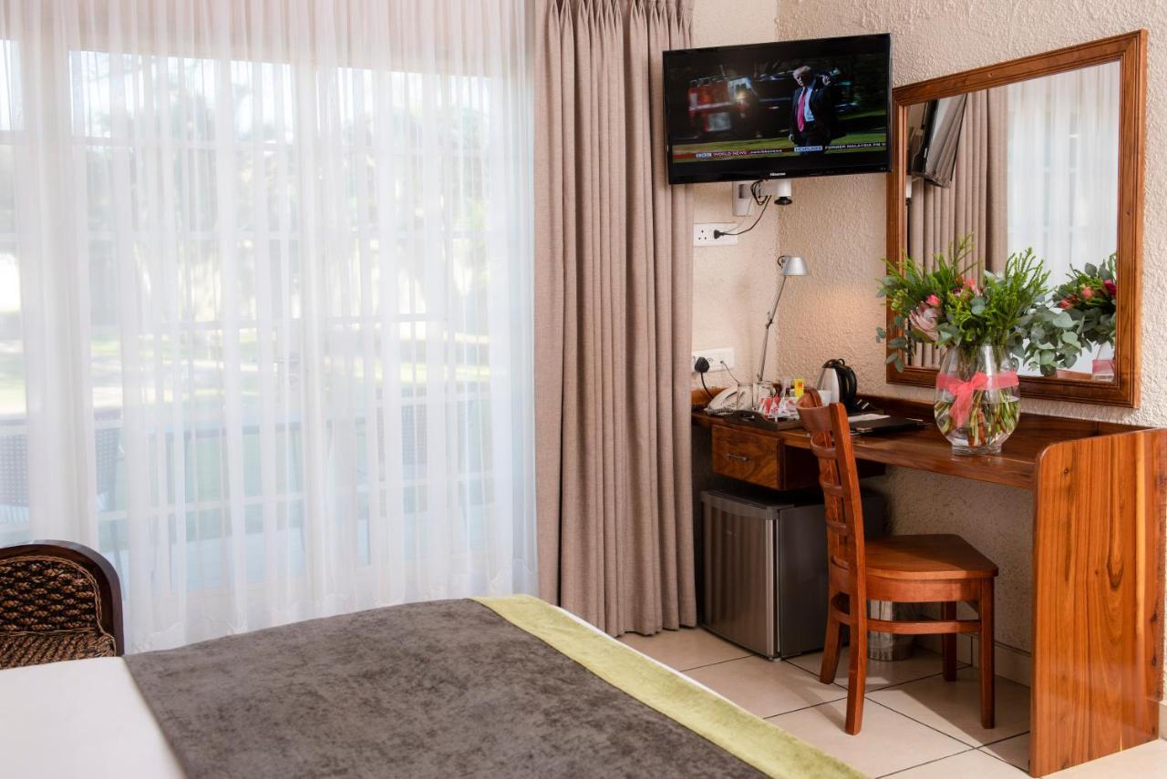 Palm Park Hotel Lephalale Екстериор снимка