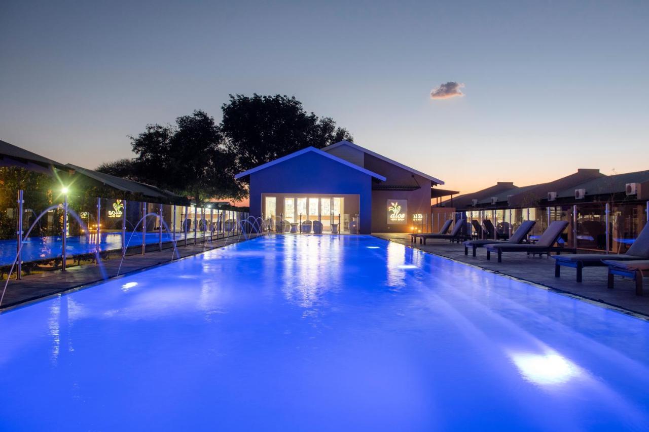 Palm Park Hotel Lephalale Екстериор снимка