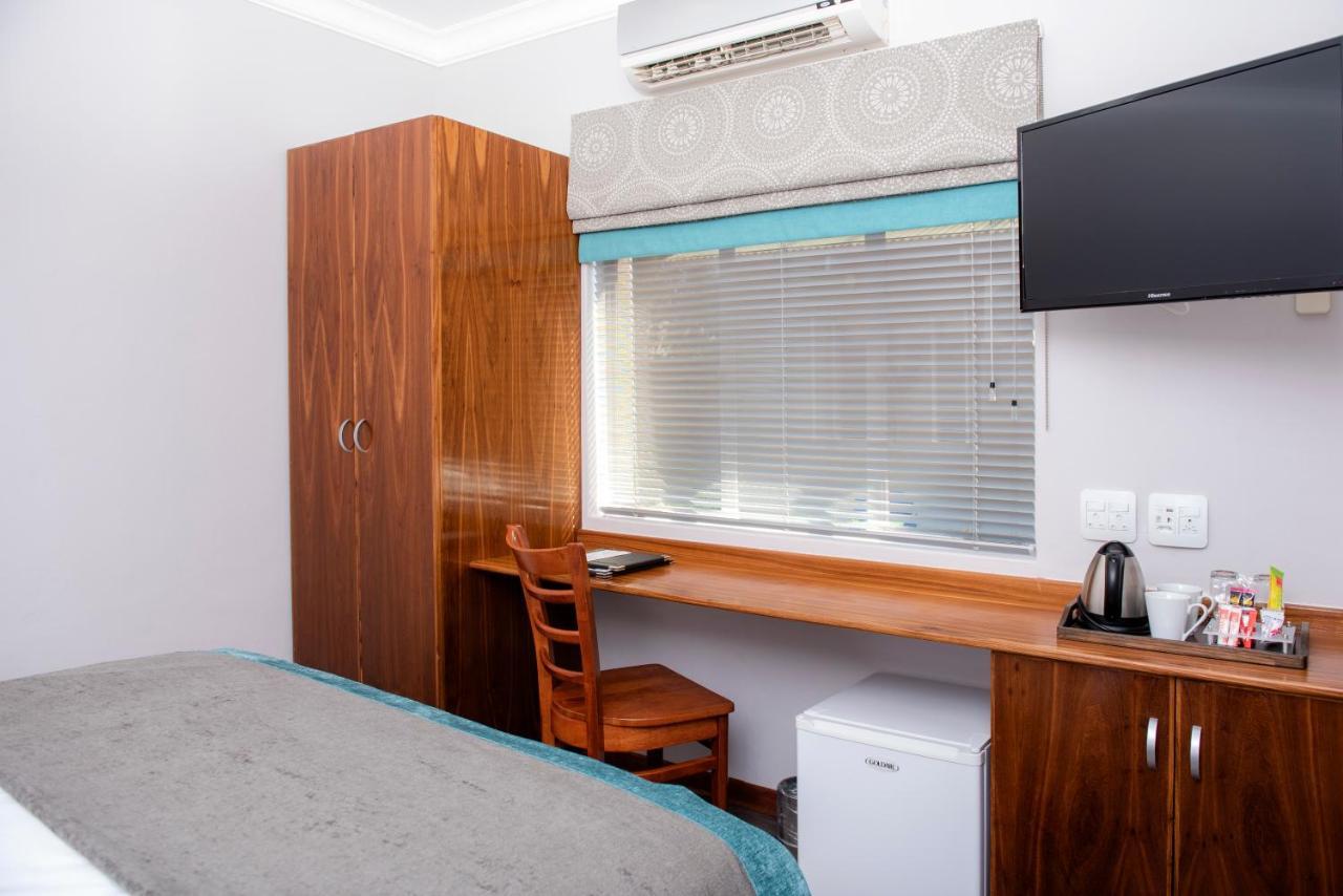 Palm Park Hotel Lephalale Екстериор снимка