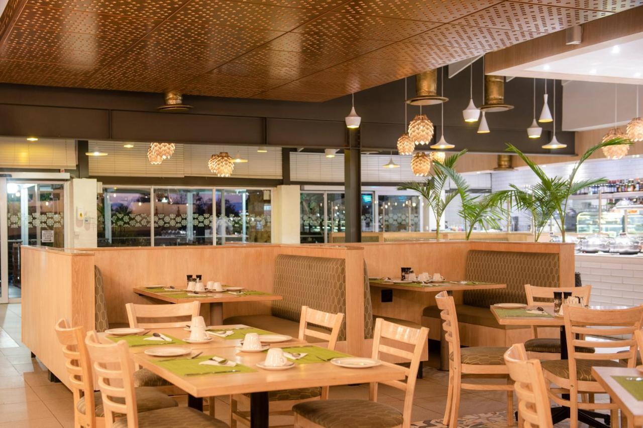 Palm Park Hotel Lephalale Екстериор снимка