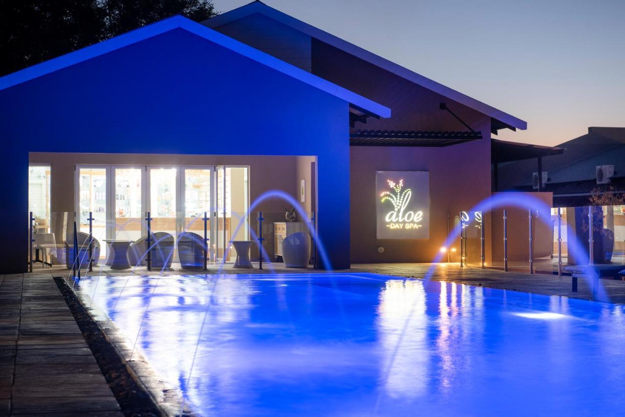 Palm Park Hotel Lephalale Екстериор снимка