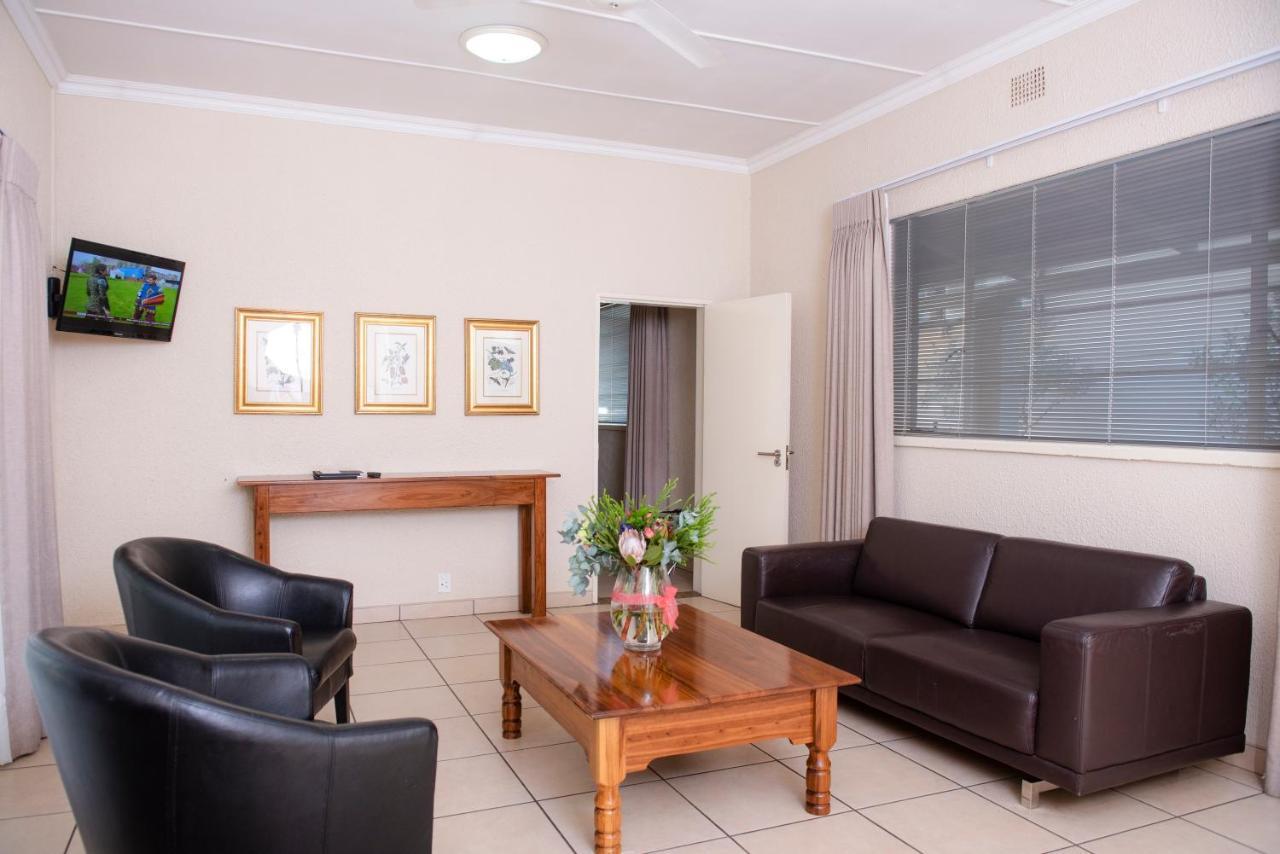 Palm Park Hotel Lephalale Екстериор снимка